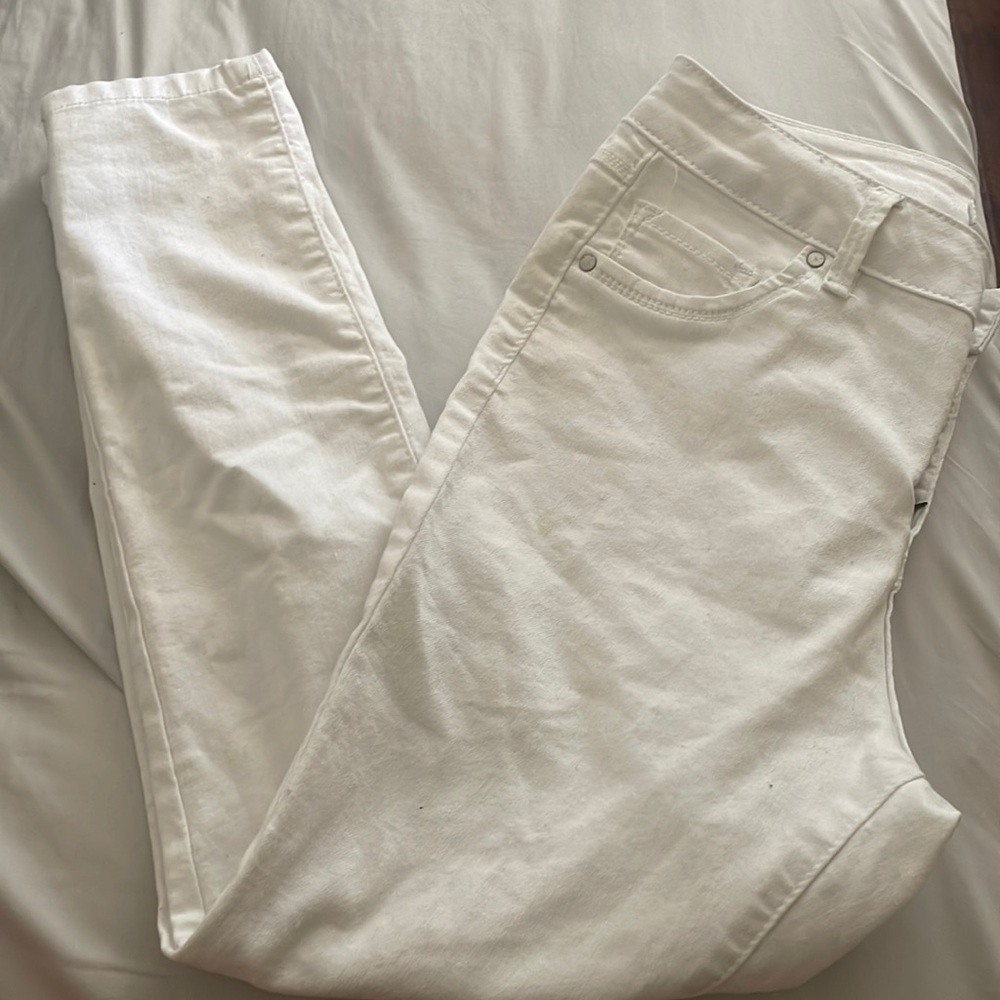 White skinny jeans